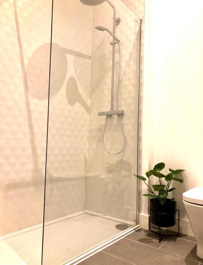 See Our Amazing Score At The Kepties - 5 X Luxurious Serviced Apartments - With Gardens - Fully Equipped - Free Parking - By Orion Short Stays - See Our Other Individual Listings --- This Is For Brand Awareness Only --- Arbroath Bagian luar foto